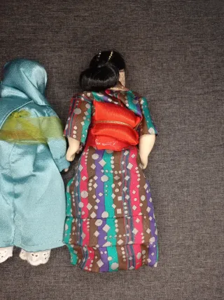 Collezione di 3 Bambole Giapponesi in Ceramica