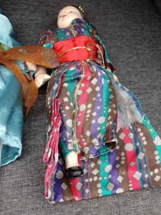 Collezione di 3 Bambole Giapponesi in Ceramica