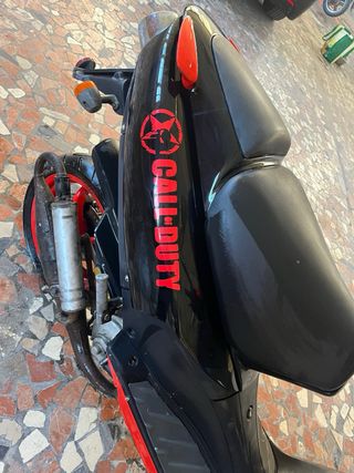 Moto Aprilia Racing Negra