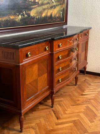 Aparador bajo grande de salón con tapa de mármol