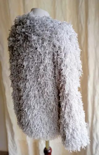 Chaqueta Zara efecto plumitas gris perla