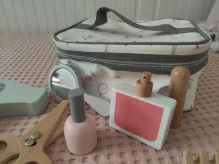 Kit de madera de belleza con neceser.