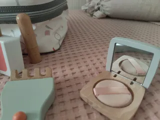 Kit de madera de belleza con neceser.