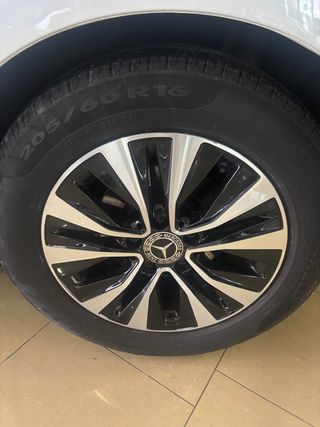 Mercedes-Benz A180d *SEDÁN* 2.0 2021