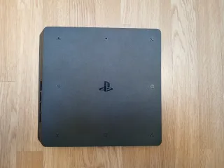 PS4 Slim 1TB + 2 Mandos
