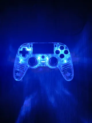 PS4 Slim 1TB + 4 Mandos