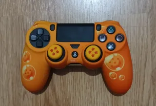 PS4 Slim 1TB + 4 Mandos