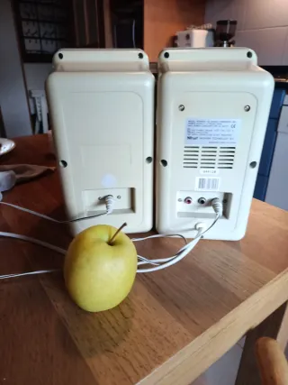 Altavoces Trust Beige