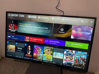 LG 50" 4K UHD Smart TV Como Nueva!!