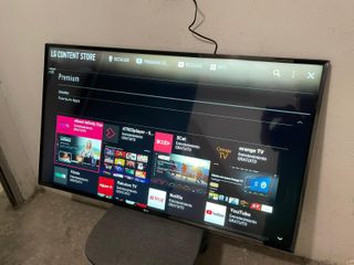 LG 50" 4K UHD Smart TV Como Nueva!!