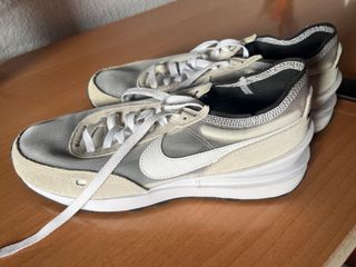 Zapatillas Nike Beige y Gris