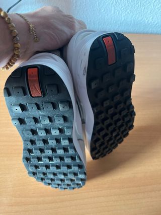 Zapatillas Nike Beige y Gris