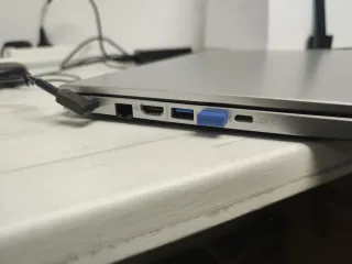 Portátil Acer Plata y Negro Ryzen 7 un mes de uso.