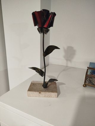 Rosa Abant Disseny Metal y Piedra