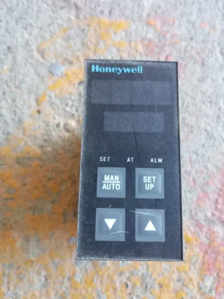 Honeywell UDC1500 Controller