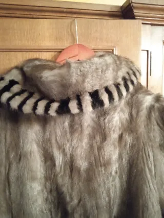 Abrigo de piel marrón