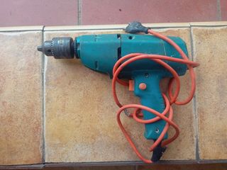 Taladro Black & Decker Mediano