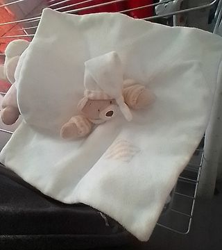 Peluche Doudou Osito y le acompaña otro osito