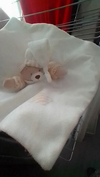 Peluche Doudou Osito y le acompaña otro osito
