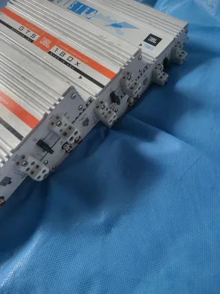 Amplificador JBL GTS180