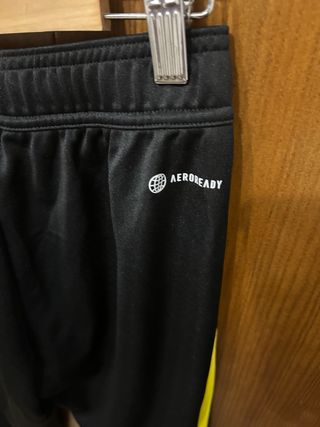 Chándal Adidas Negro y Amarillo con etiquetas