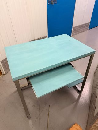 Mesa escritorio ordenador e impresora