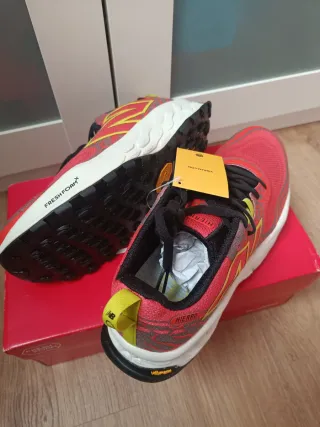 New Balance Hierro v8 Talla 43