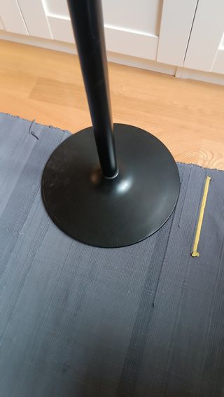 Perchero de pie negro