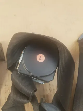 CINTURÓN DE SEGURIDAD DEFENDER IZQUIERDO