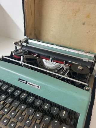 Máquina de escribir Olivetti Lettera 32