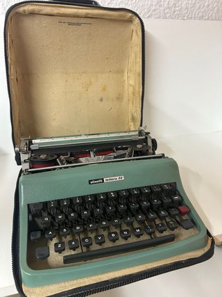 Máquina de escribir Olivetti Lettera 32