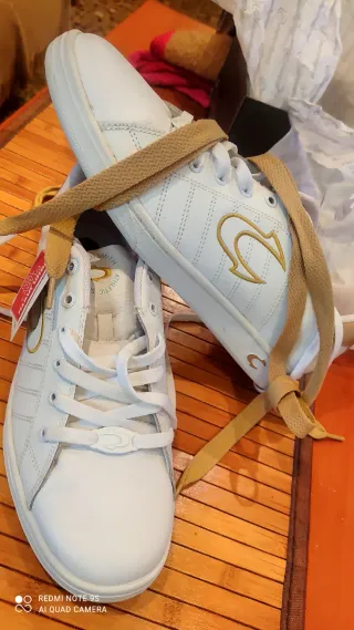 Zapatillas John Smith Blancas y Doradas