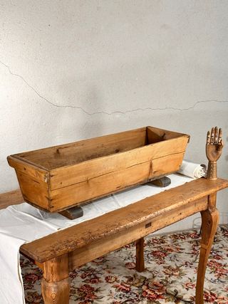 Artesa antigua de madera