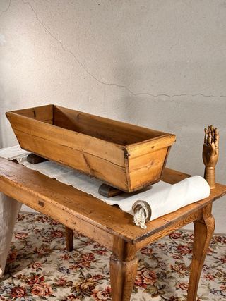 Artesa antigua de madera