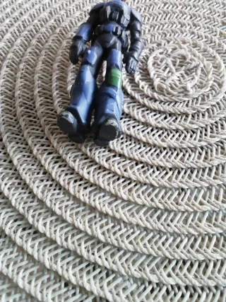 Figura de acción azul y negra Lightyear.