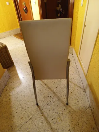 Sillas Beige y Plata