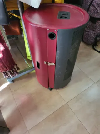 Estufa de gas roja y gris