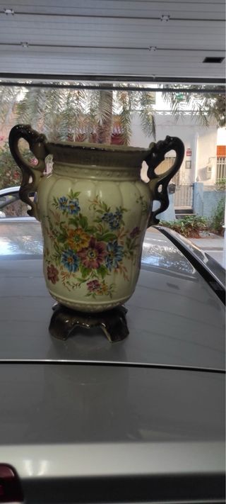 Jarrón vintage de cerámica con flores y asas