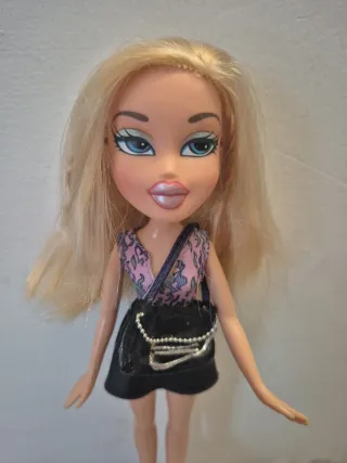 Muñeca Bratz rubia con bolso