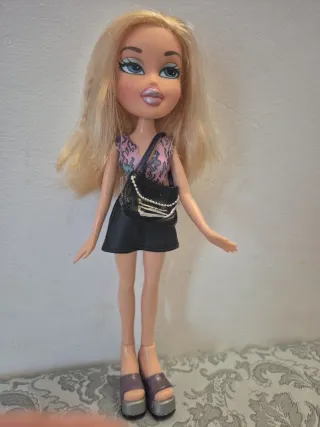 Muñeca Bratz rubia con bolso