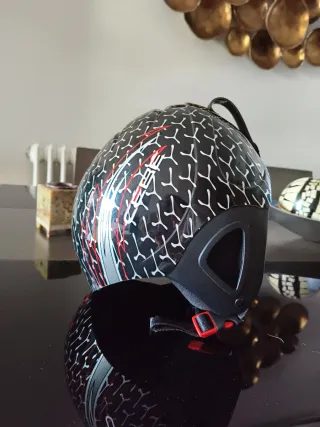 Casco junior de esquí. Marca CÉBÉ