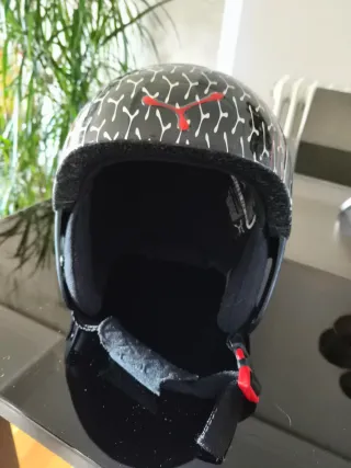 Casco junior de esquí. Marca CÉBÉ