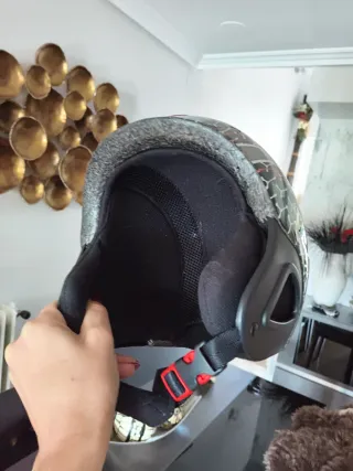 Casco junior de esquí. Marca CÉBÉ