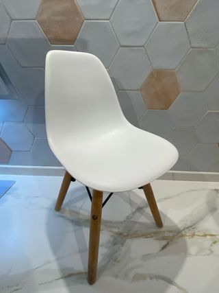 Silla infantil blanca