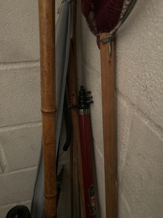 Conjunto de pesca: cañas, truel o red y arpón