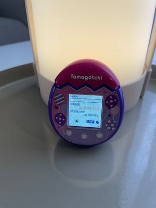 Tamagotchi Morado con Pantalla