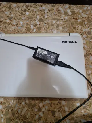 TOSHIBA L50-B Portátil Blanco