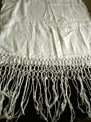 TOALLA HILO con flecos y bordados. Siglo XIX-XX
