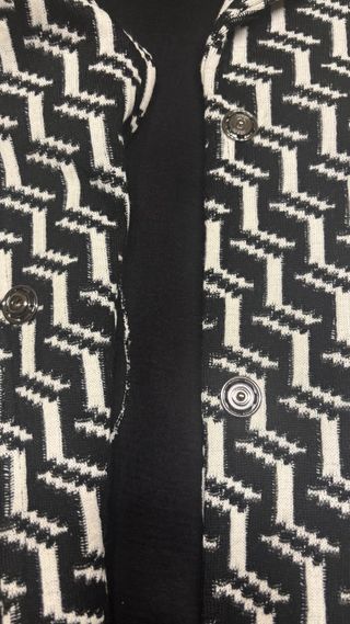 Chaquetón estampado blanco y negro talla 44