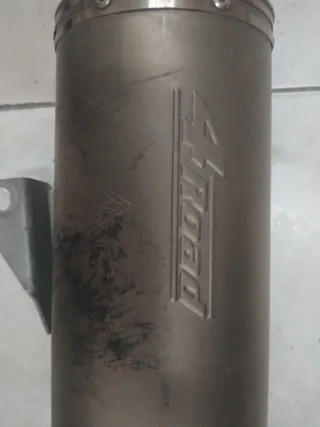 Tubo de escape moto. Leo vince l scoot.